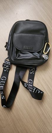 Schöner, schwarzer Guess Rucksack – Perfekt für den Alltag!