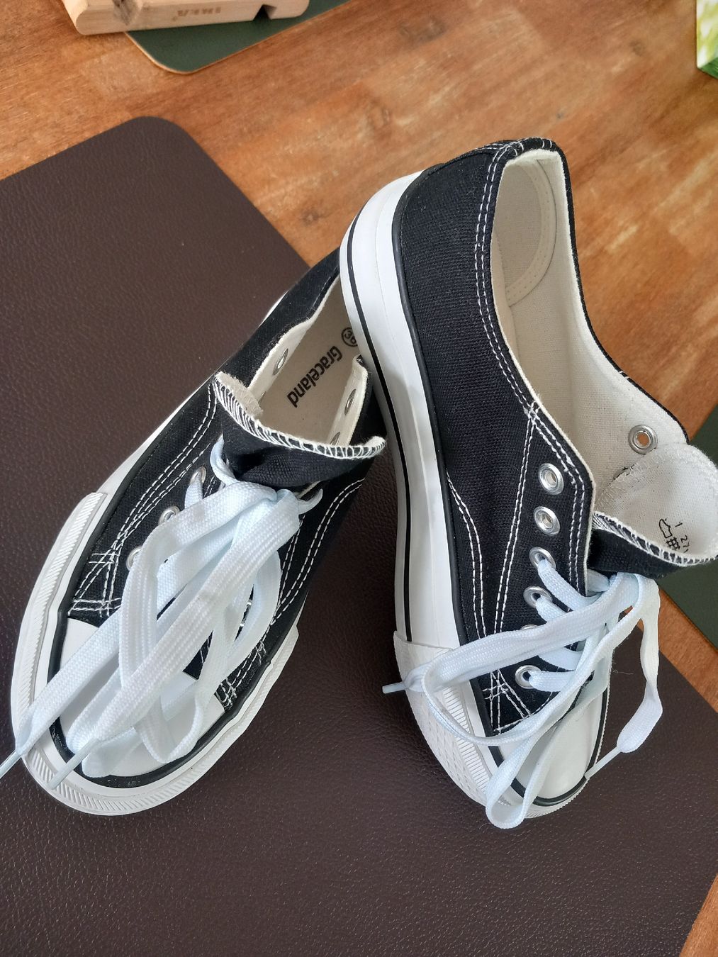 Scarpe da donna: Neue Sneaker – Nuovo (secondo la descrizione) da Aegerten venduto da gismolini 3