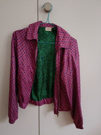Bomberjacke aus recycelten Sari