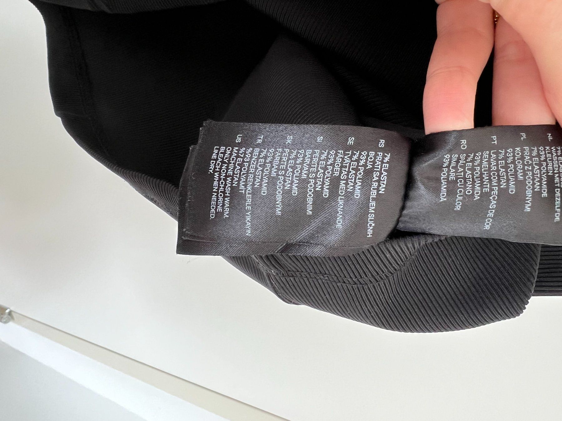 H&M Kleider: Mini-robe moulante H&M – Gebraucht aus Zürich von mps_9cp7 1