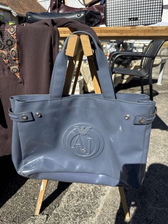 Armani Jeans Handtasche blau Lackoptik Logo gebraucht