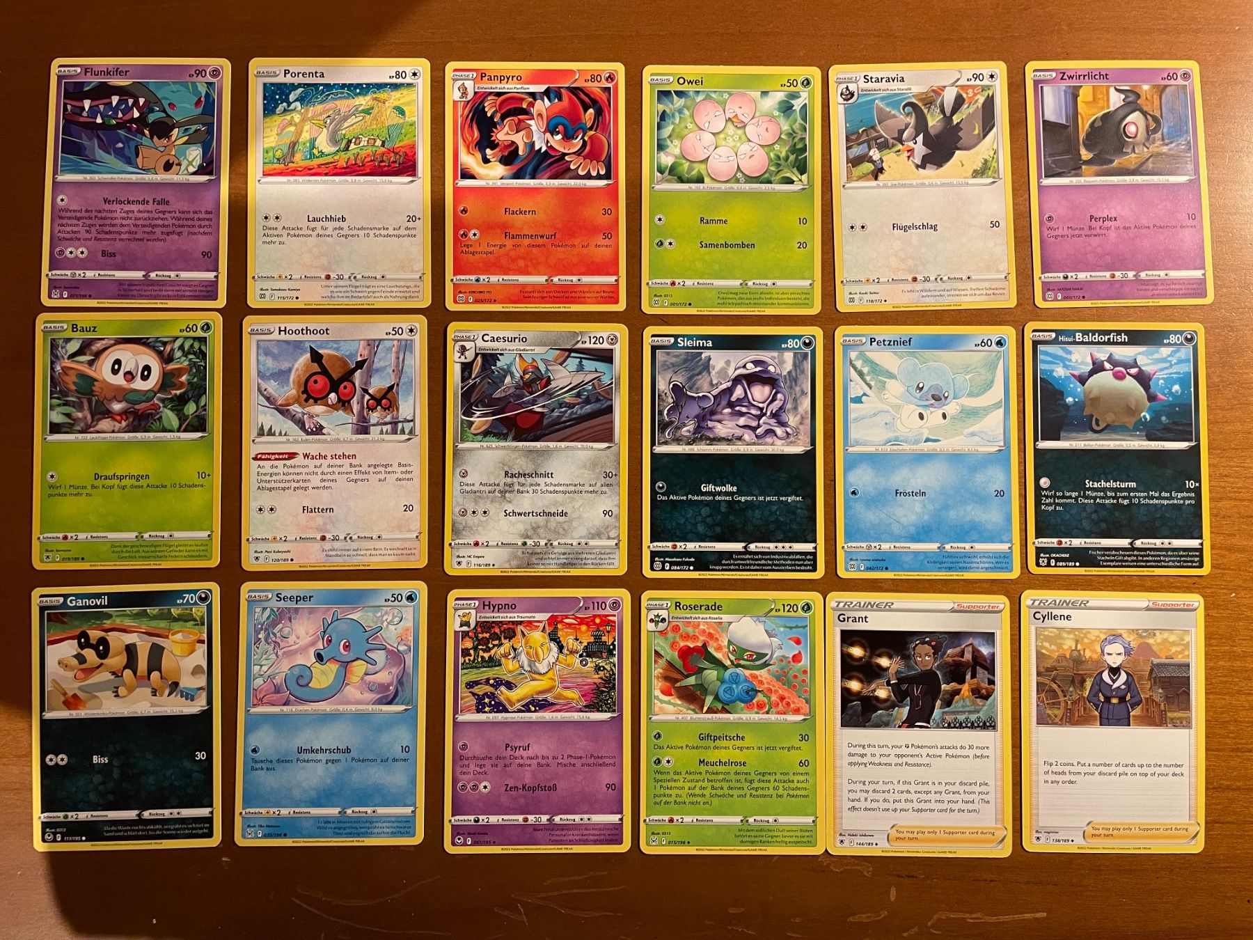 Pokémon Carte collezionabili: Pokemon Karten Set (Versand gratis) – Nuovo (secondo la descrizione) da Chur venduto da Angerson