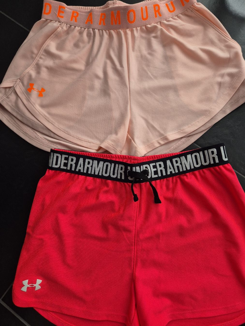 Under Armour Kleiderpakete & -sets: Sport Shorts – Gebraucht aus Wittenbach von Pirufa