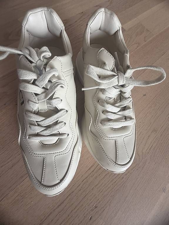 Gucci Scarpe da donna: Gucci Sneaker Gr.38,5 – Usato da Schaffhausen venduto da Nathalia33 2