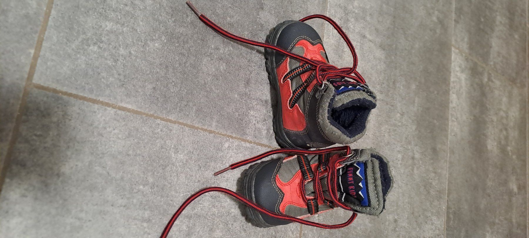 Chaussures garçon: Stabile Kinderschuhe, Grösse 20 – D'occasion à Wasen im Emmental par Cardmaster-Snowwhite