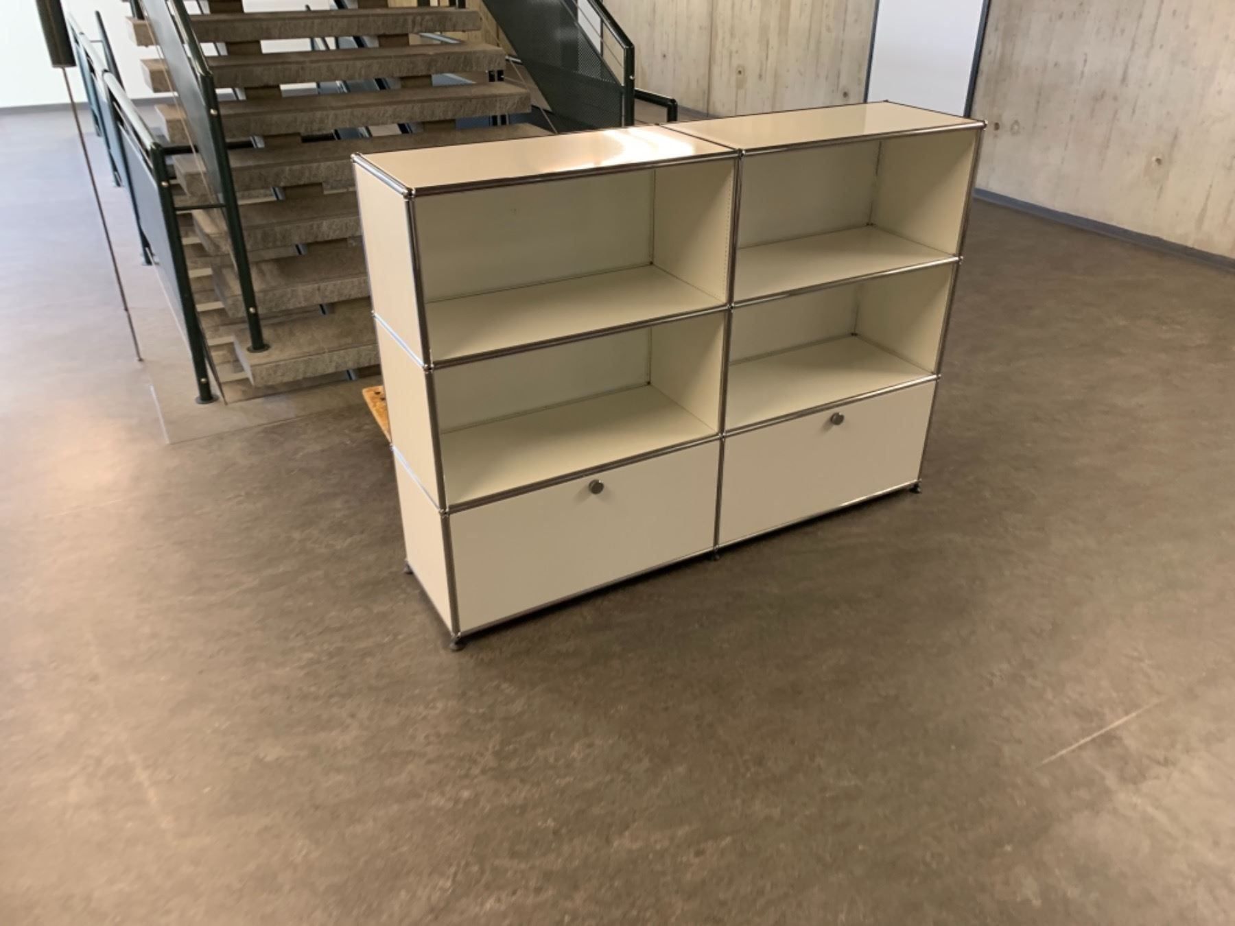 USM Scaffali: Usm Highboard weiss lieferung gratis – Usato da Thun venduto da Thuno6 1