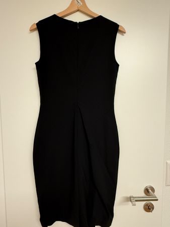 Schickes, schwarzes Etuikleid von Hugo Boss, Grösse 34