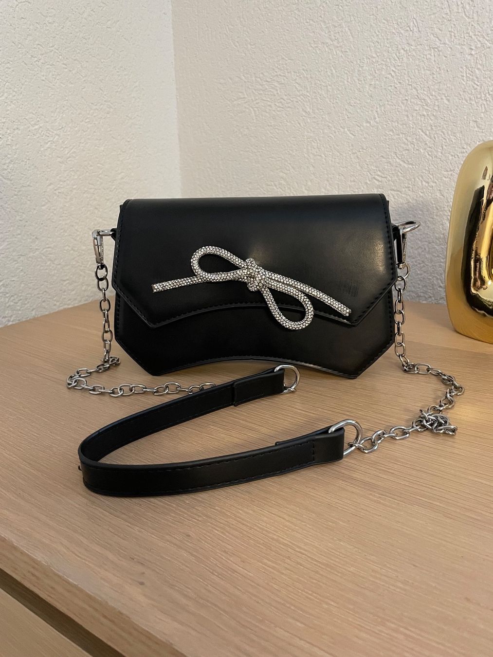 Sacs femmes: Crossbody Bag Rhinestone Bow NEW – Neuf (Voir description) à Vuadens par Nina11