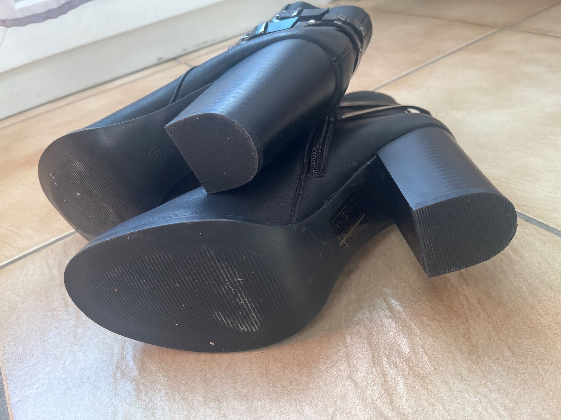 Scarpe da donna: Chaussures, bottines à talons MyB taille 41 – Usato da Vernayaz venduto da Darkfrost 3