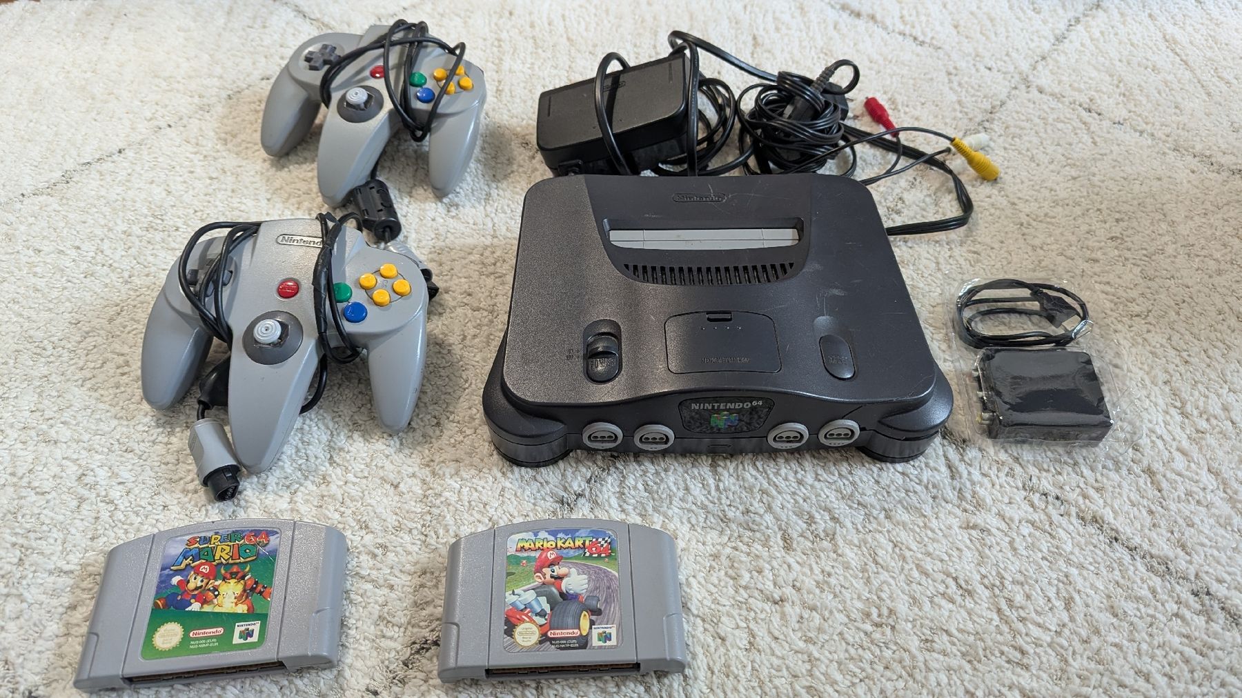 Nintendo Console: Nintendo 64 with 2 Games and 2 Controllers – Usato da Basel venduto da mhg_99c6 1