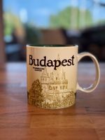Starbucks-Tasse Icon, Budapest (Ungarn)