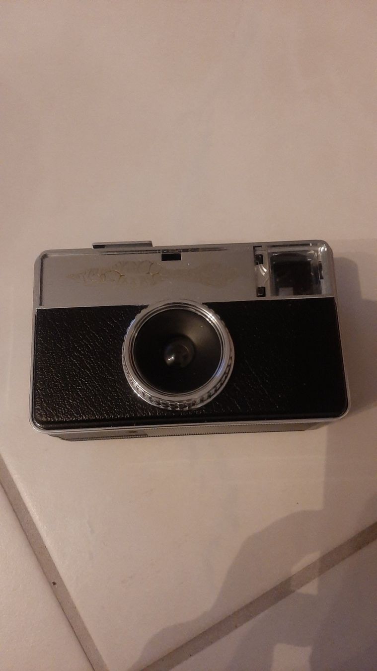 Kodak Fotocamera: K..152 R) Kodak Kamera mit Hülle – Usato da Rickenbach b. Wil venduto da Sunshine224 1