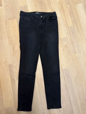Schicke Pieces Jeans, Schwarz, Grösse L/30, Top Zustand!