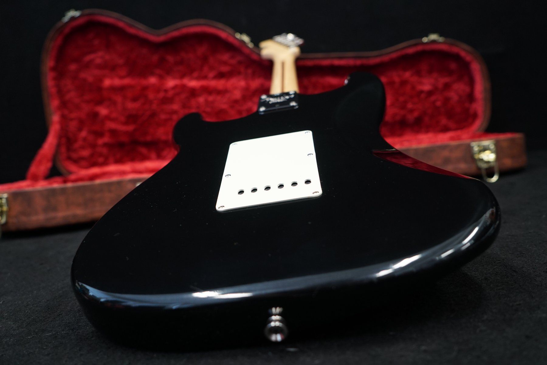 Fender Musikinstrumente: Fender Eric Clapton Signature Stratocaster “Blackie” & Case – Gebraucht aus Ortschwaben von Musictrade 8