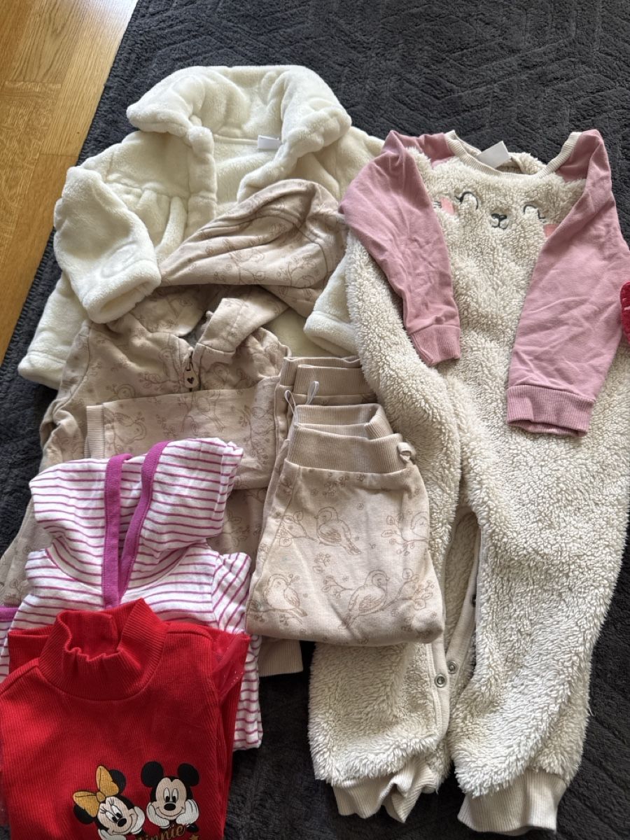 Lotti & Set di vestiti: Mädchen kleider set 74-80  – Usato da Biglen venduto da goz_h8dv