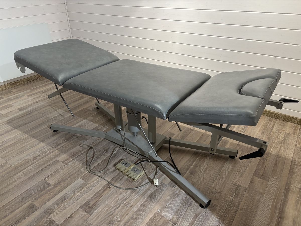 Liegen & Liegestühle: Massageliege / Tattooliege / Kosmetikliege – Gebraucht aus Wila von ste_zvq8