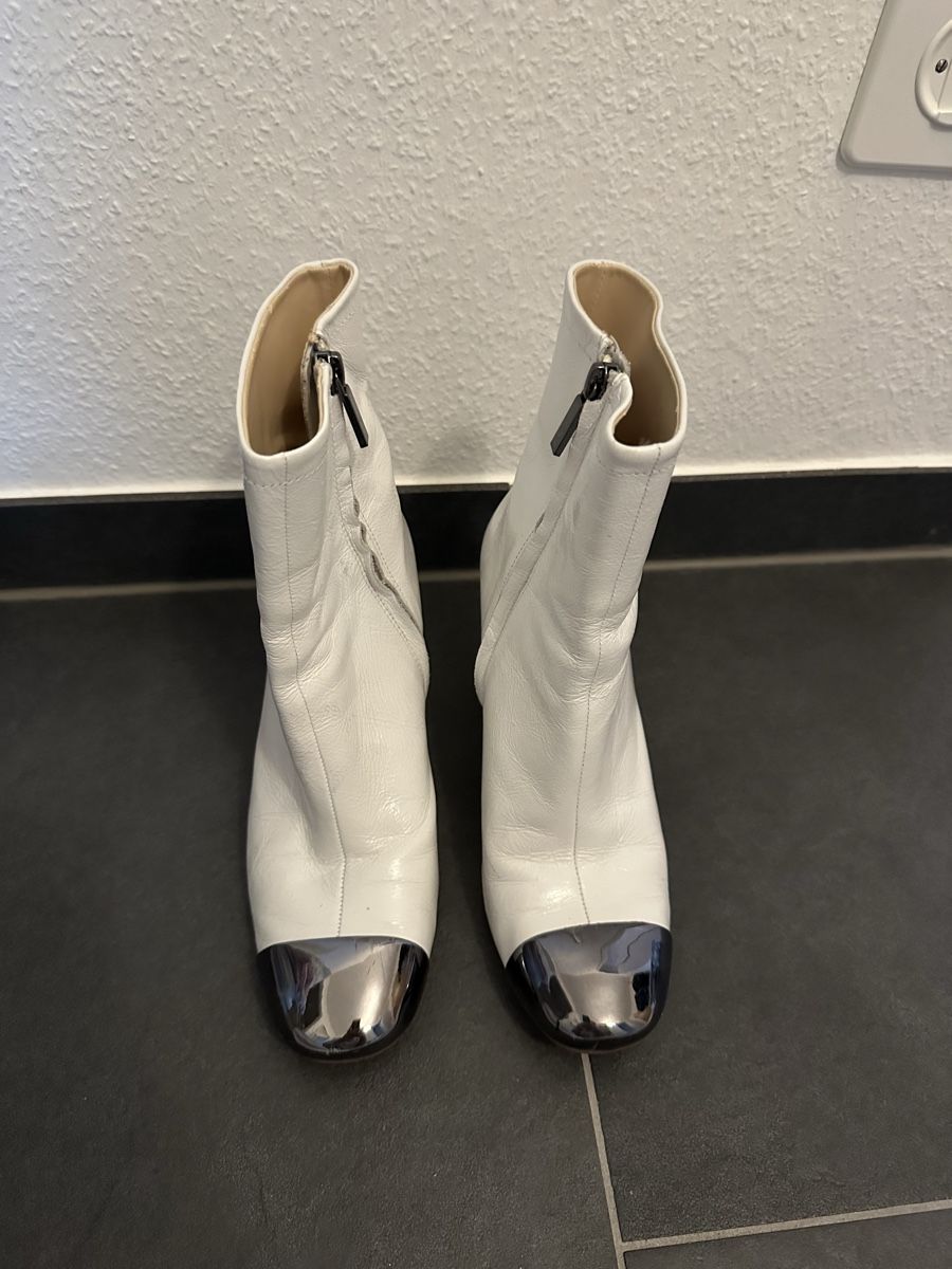 Scarpe da donna: Weisse Stiefeletten mit Metallic-Spitze – Usato da Basel venduto da jane_2h95 1