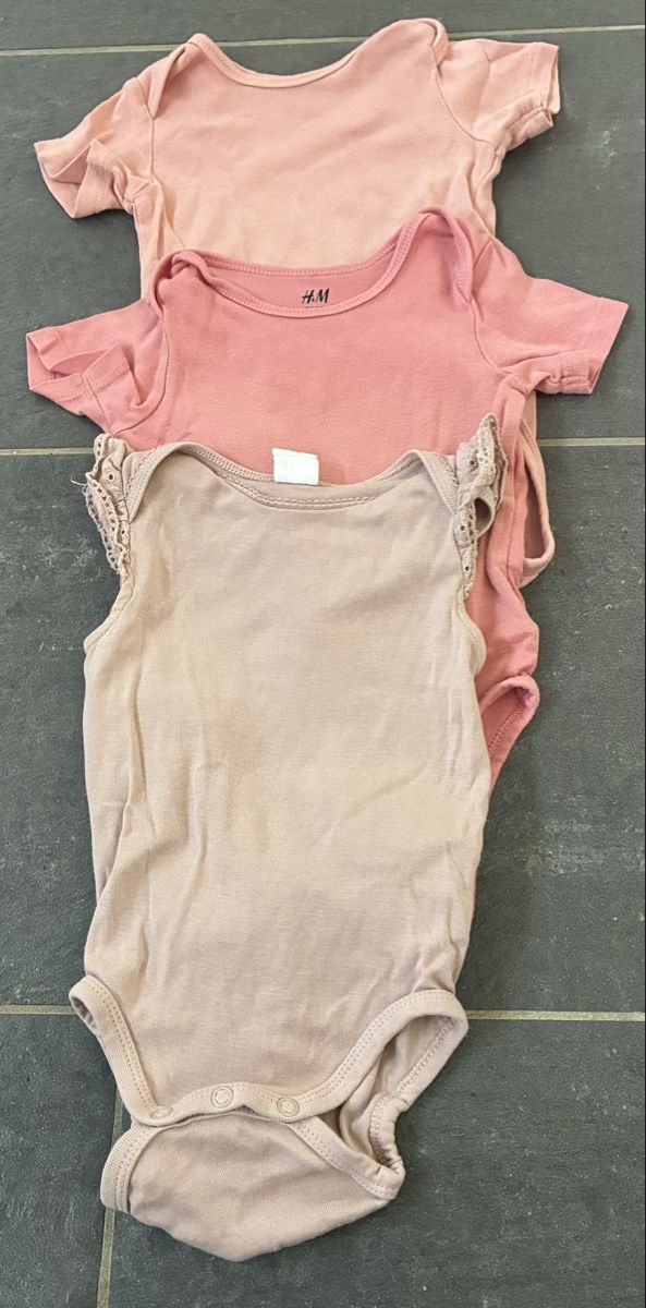 H&M Lotti & Set di vestiti: Kurzarm Bodys Gr. 74 – Usato da Algetshausen venduto da Carrhard