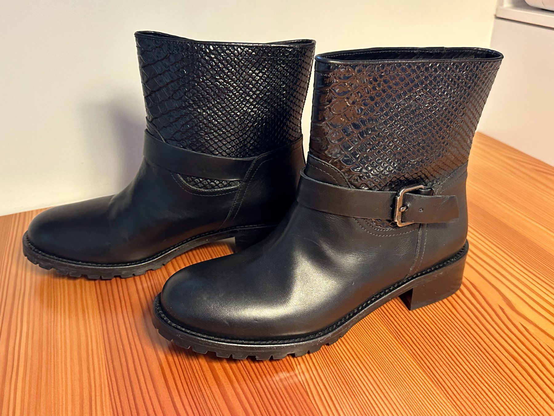 Navyboot Scarpe da donna: NAVYBOOT - Leder Stiefeletten schwarz / 38 / NEU – Nuovo e nell'imballaggio originale da Zürich venduto da elsoca 2