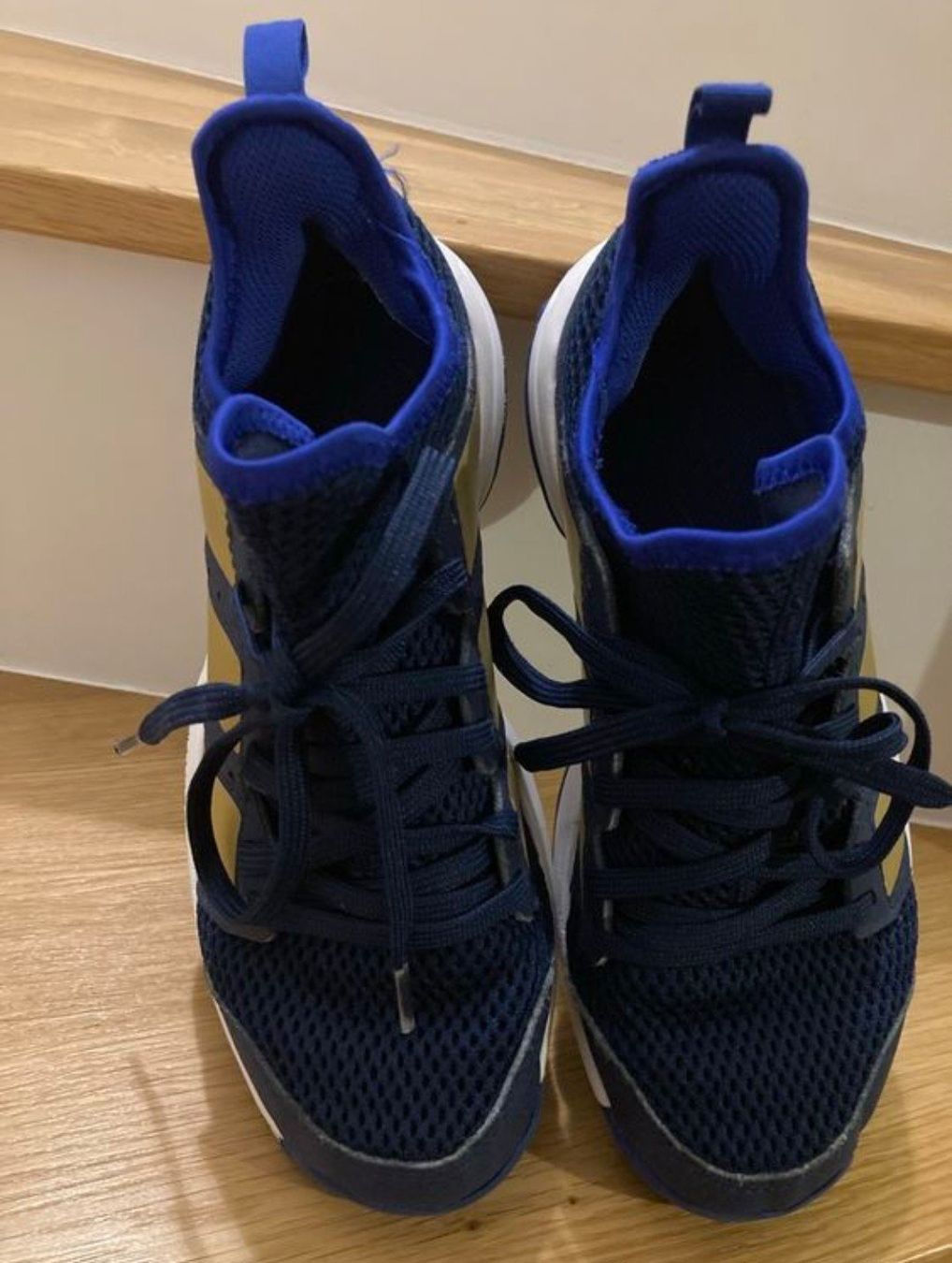 Adidas Scarpe per ragazzi: Adidas Hallenschuhe Gr. 35 – Usato da Solothurn venduto da Mamoutrix 4