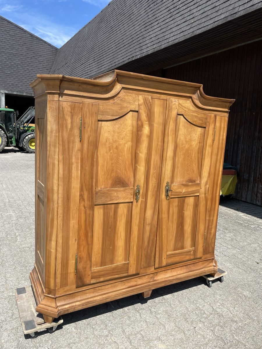 Armadi: Antike Schrank aus Nussbaum ca. 1821 – Usato da Biel/Bienne venduto da Fluse 4
