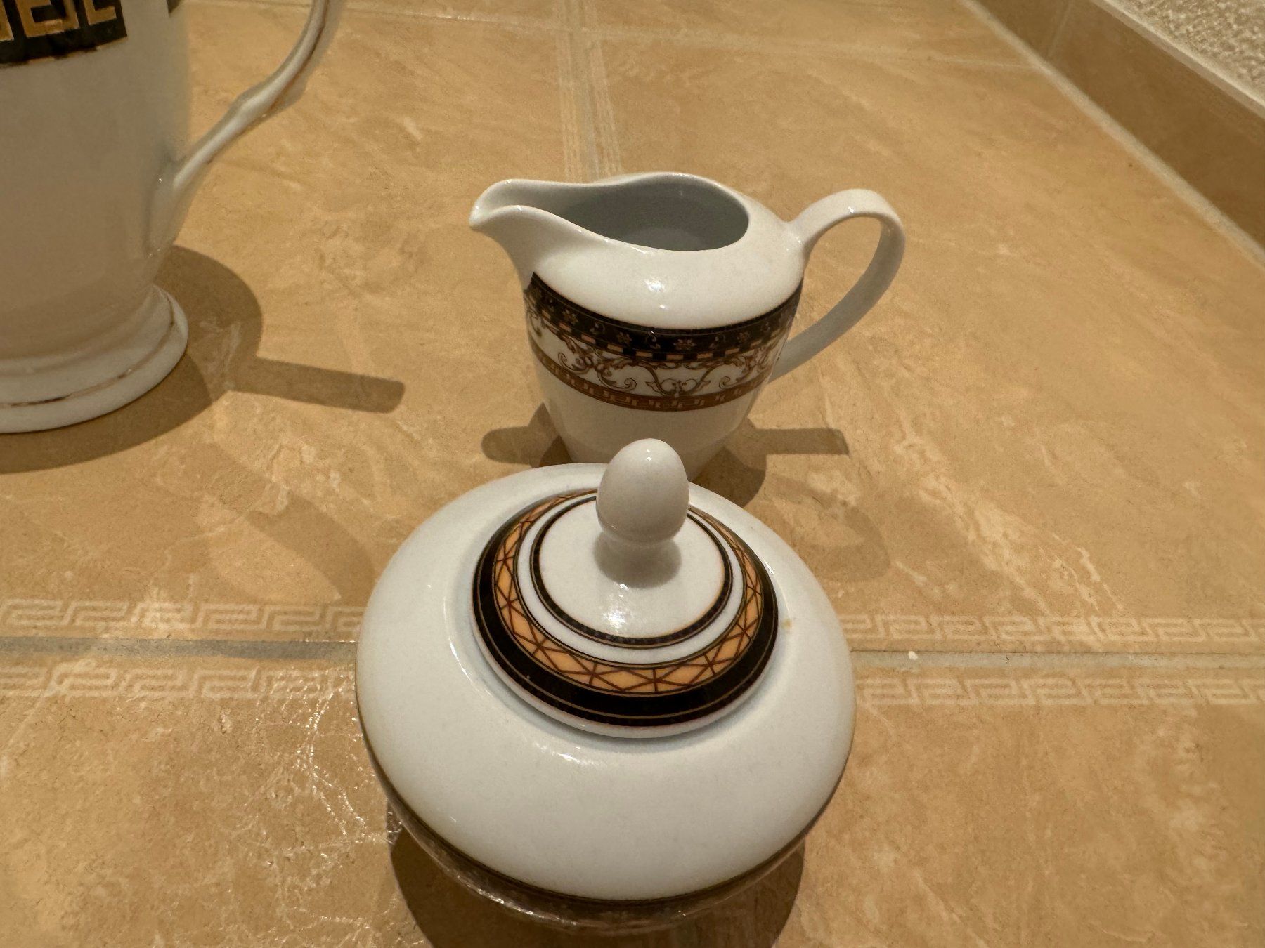 Geschirrsets: neues Kaffee / Tee Set mit Mäander Muster – Neu (gemäss Beschreibung) aus Klingnau von Markus14 3
