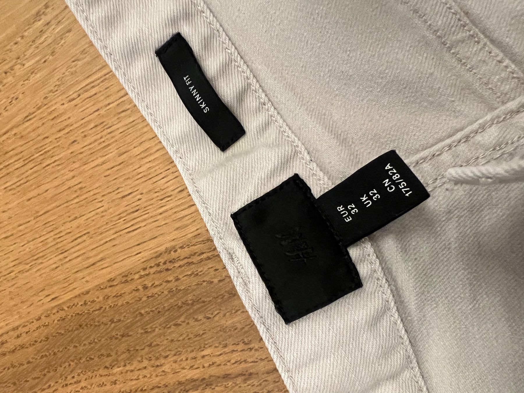 H&M Pantaloni: Hellbeige Jeans-Hose / EUR32 – Usato da Altendorf venduto da wqv_97 1