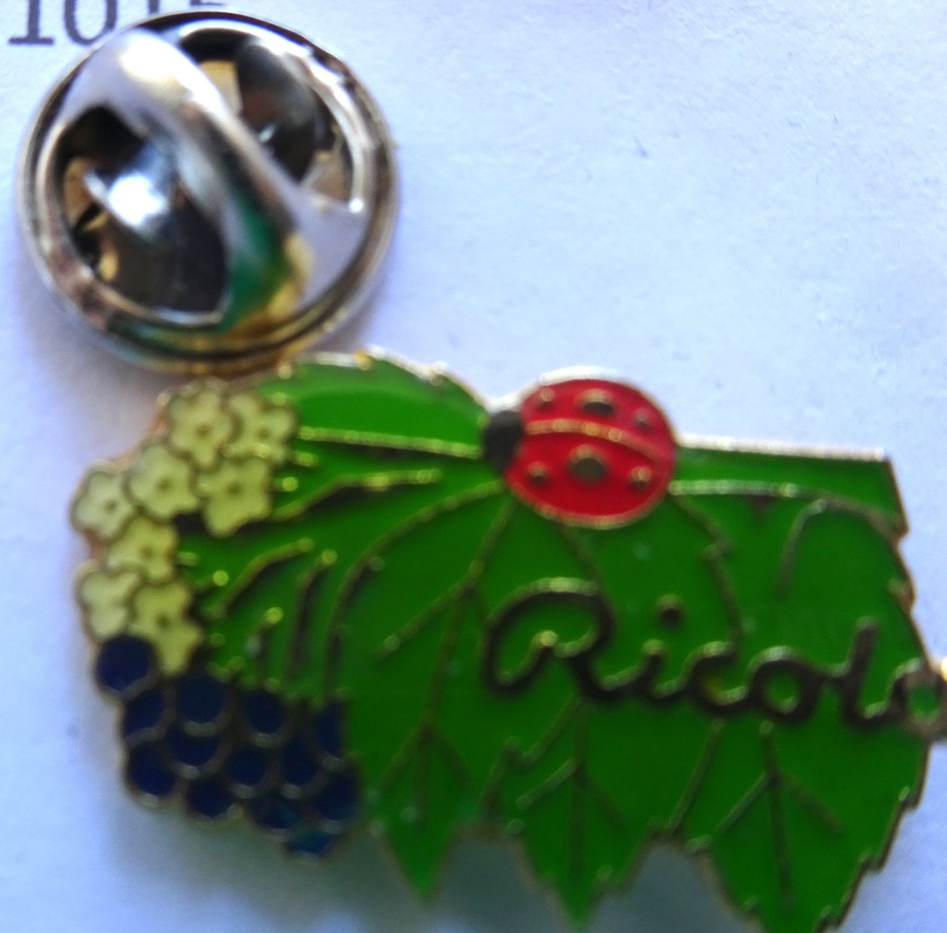 Plaketten & Abzeichen: Pin RICOLA Marienkäfer Blumen – Gebraucht aus Utzenstorf von BUtter81