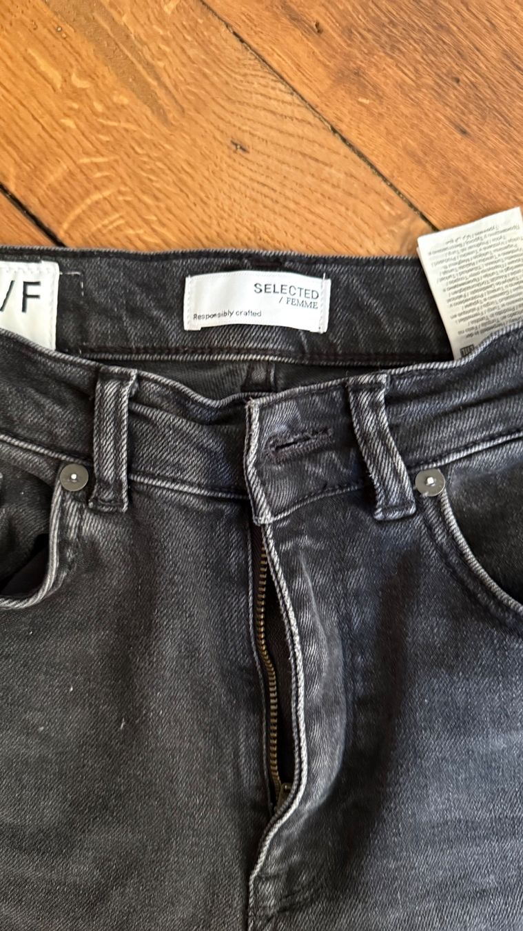 Jeans: Selected Femme Jeans – Usato da Schaffhausen venduto da melanieisa 1