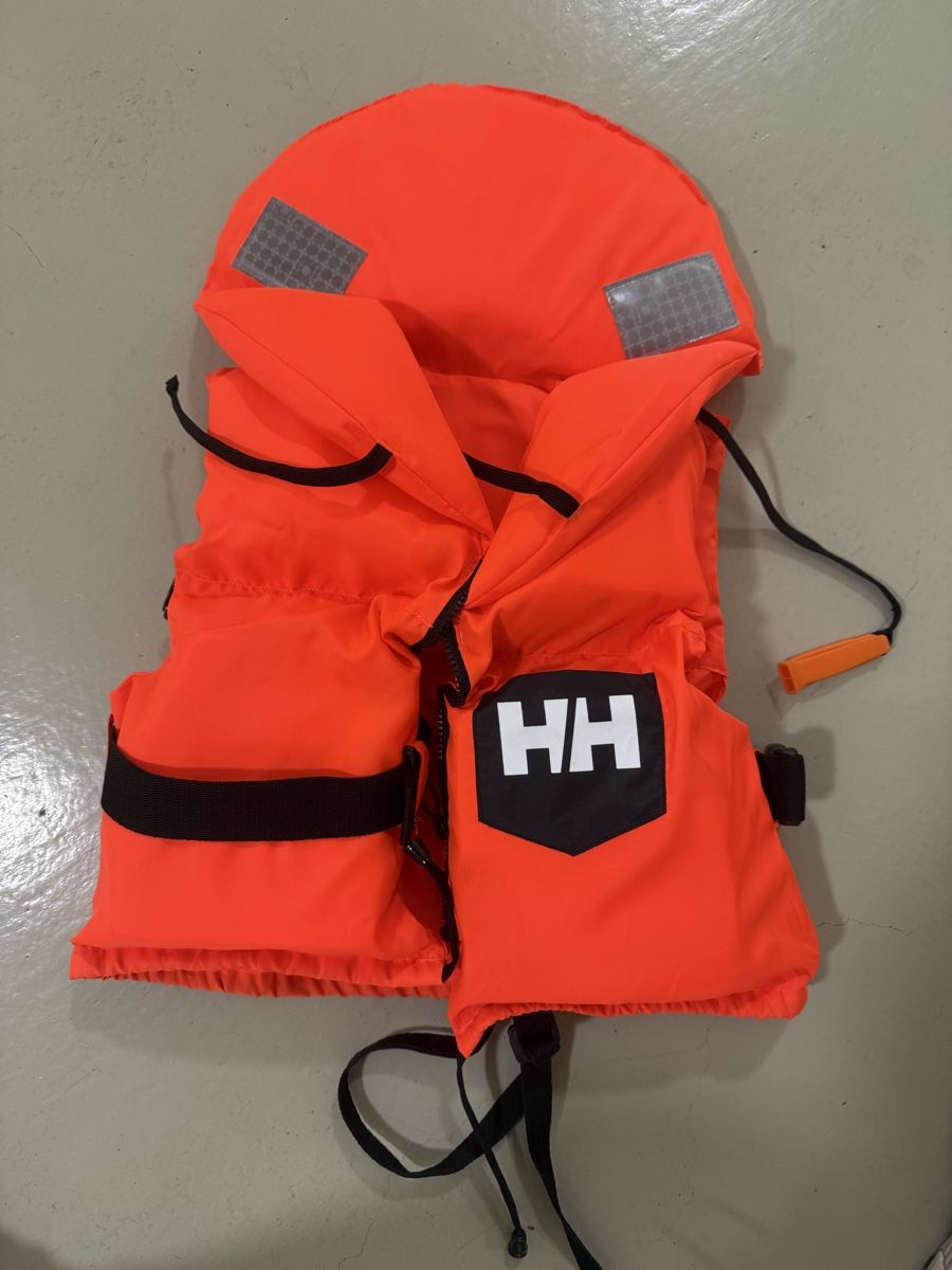 Helly Hansen Schwimmwesten: Helly Hansen Schwimmweste 30-40KG – Gebraucht aus Zürich von jti_y5fb