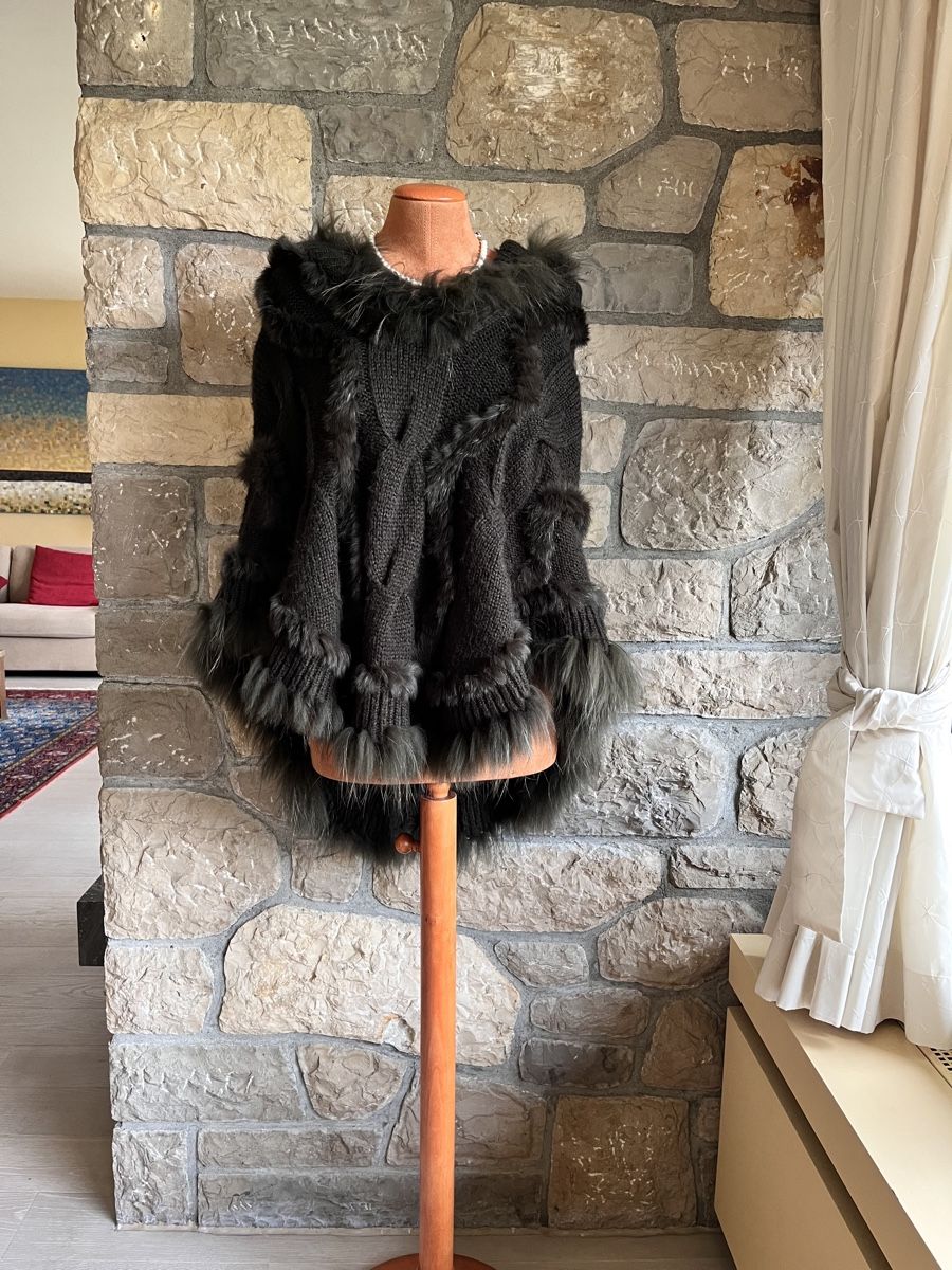 Altro in Moda donna: LEONARDO Strickponcho mit Pelz, Gr. S – Nuovo (secondo la descrizione) da Aarau venduto da Doct8