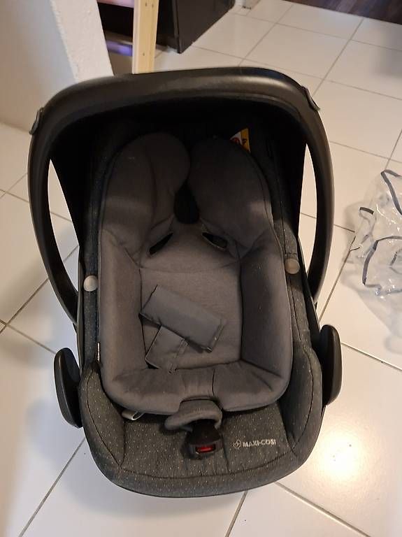 Maxi-Cosi Sièges auto: Maxi Cosi 2wayfix mit Sitz – D'occasion à Frauenfeld par GiuliettaS 4