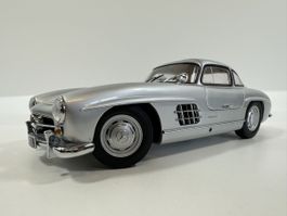 Mercedes-Benz 300SL 1:18, silber, hochwertig, MINICHAMPS