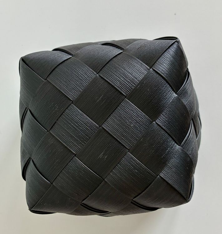 Autres articles pour la maison: Schwarzes Körbli aus Rattan – D'occasion à Zürich par tersus1981 1