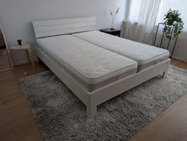 Komplettes 1.60 Bett + Matratze + Rost in weiss (NP 4320.-)