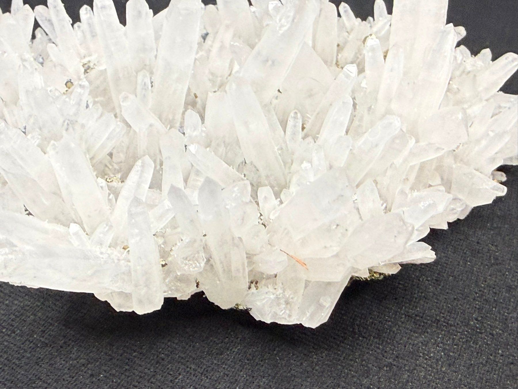 Minerali & Pietre curative: Pyrit auf Quarz – Usato da Schinznach Bad venduto da Demerald 7