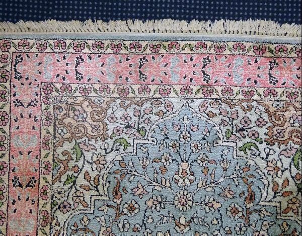 Teppiche: Handgeknüpfter Perserteppich rosa/blau – Gebraucht aus Geroldswil von ARTEFACTO 4
