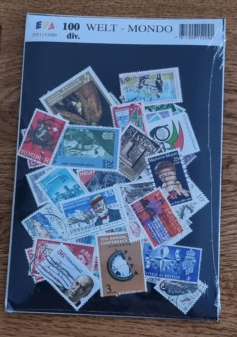 Tutti i francobolli: 100 div. Welt- Mondo  Briefmarken – Nuovo e nell'imballaggio originale da Frauenfeld venduto da Bleeddragon