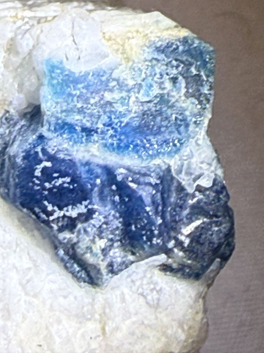 Mineralien & Heilsteine: Hauyn Haüyn – Gebraucht aus Oberhof von RealStone 2
