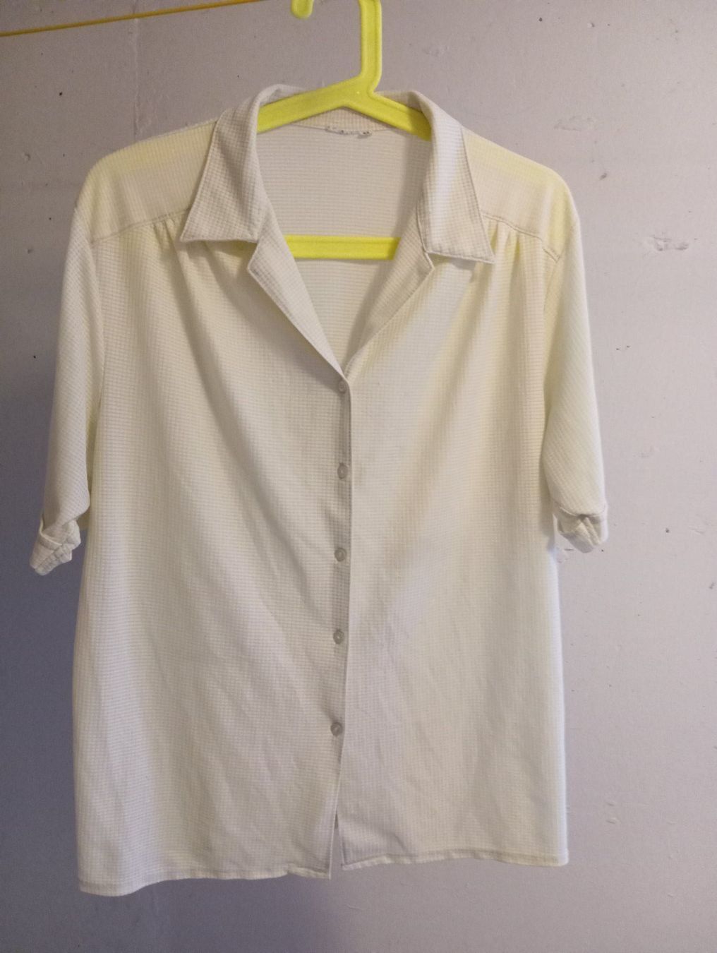 Blusen: Elegante Sommerbluse, Grösse 42 – Gebraucht aus Brüttisellen von VideoGang
