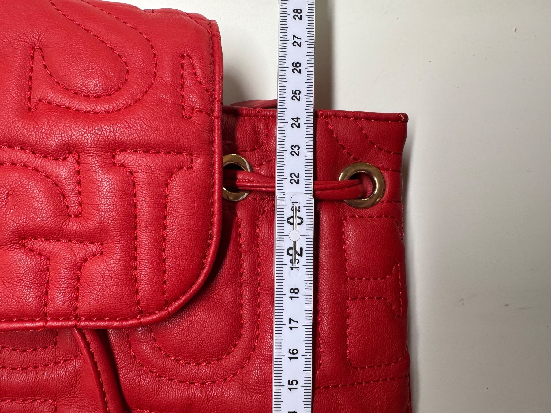 Guess Zaini: Roter Rucksack von Guess – Usato da Grosswangen venduto da shoes.bags.and.co 8