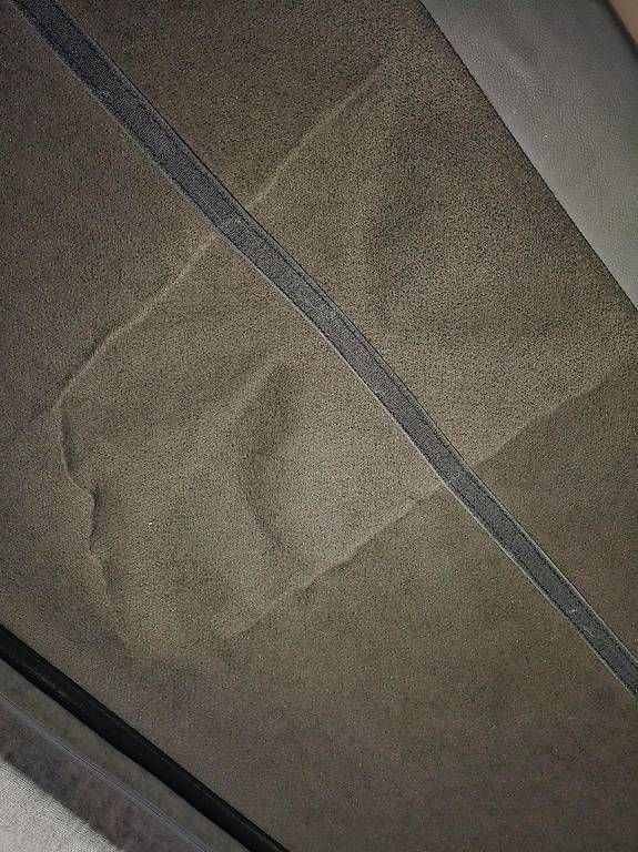 Letti: King Size Bedframe with Mattress, Minor Scuffs! – Usato da Zürich venduto da nik_5tqb 1