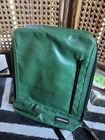 Freitag Rucksack Grün,  gebraucht mit Gebrauchsspuren