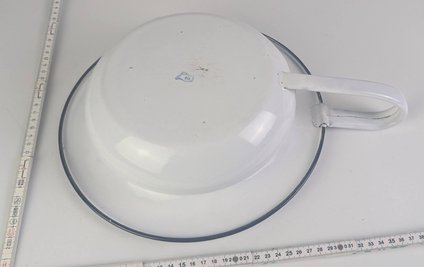 Ciotole: Nostalgie Emaille Waschschüssel / Nachttopf mit Griff – Usato da Zürich venduto da axolottchen 3