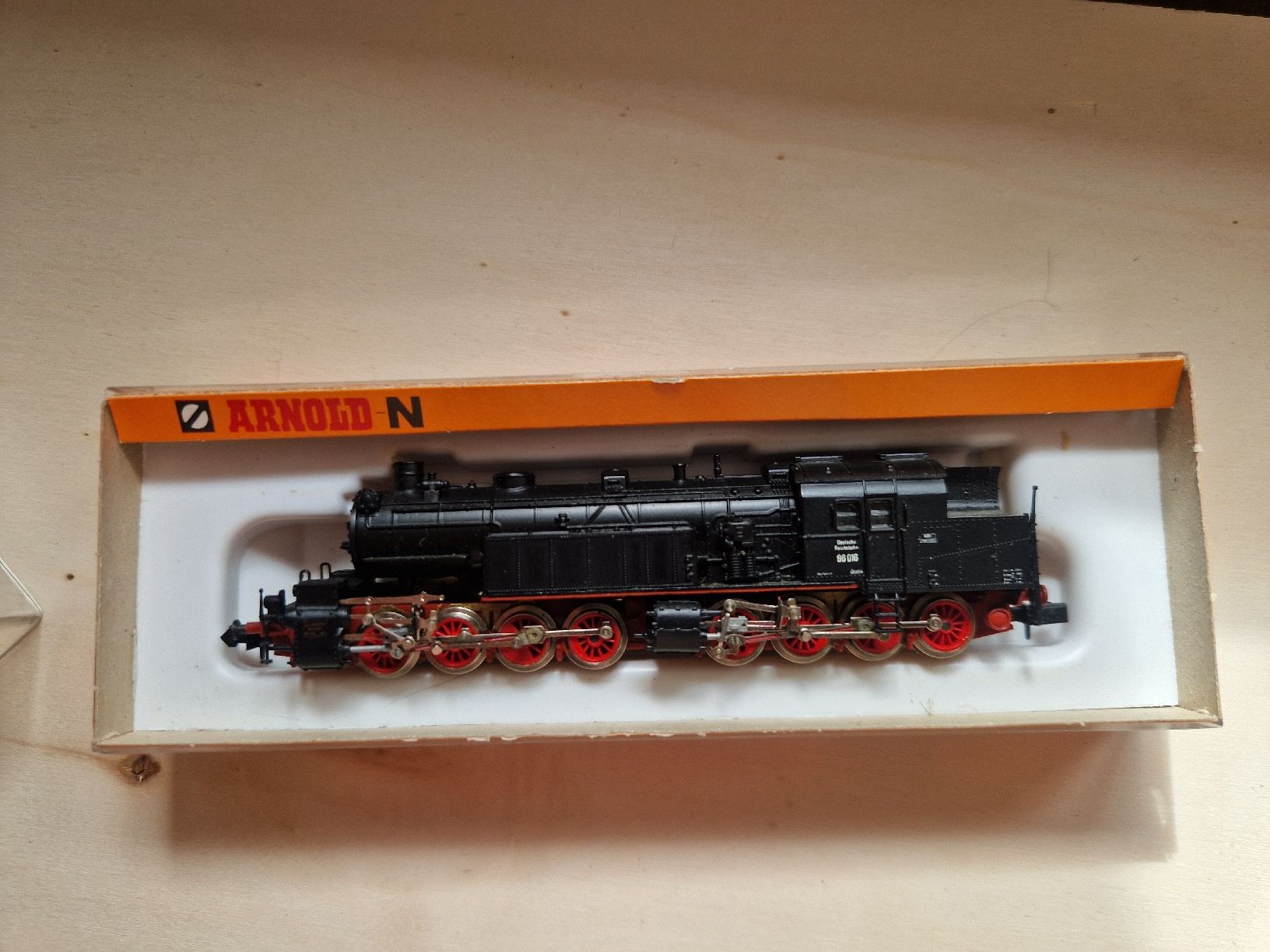 Arnold Modellini di ferrovie: locomotive à vapeur – Usato da Neuchâtel venduto da allen07