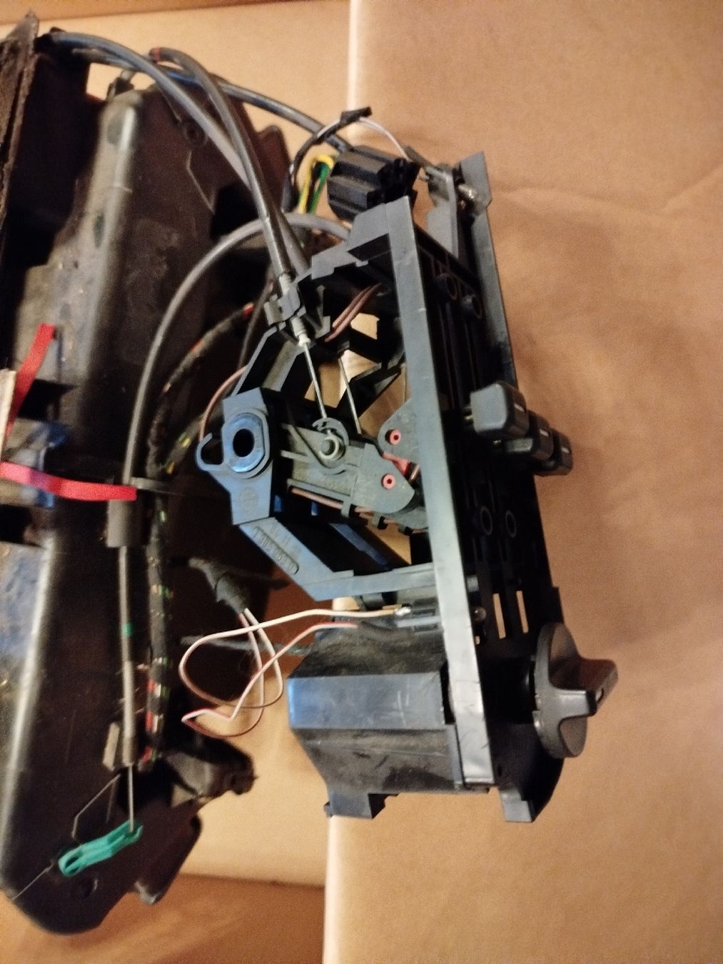 BMW Toutes les pièces auto: système de chauffage Bmw E30 – D'occasion à Neuchâtel par lyd_67kk 2