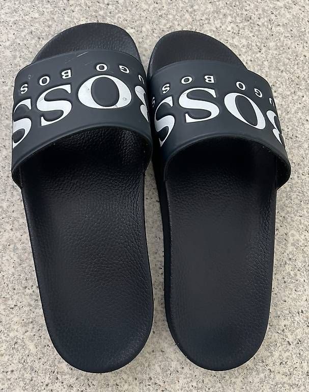 Herrenschuhe: BOSS Badeschuhe Gr.44 – Gebraucht aus Flawil von SG8888 1