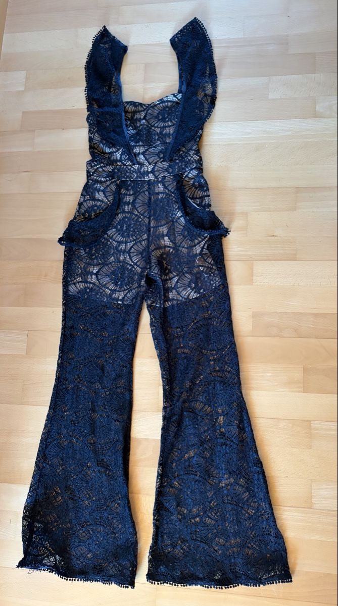 Tute: Elegant Black Lace Jumpsuit  – Usato da St.Josefen venduto da lop_lh8d