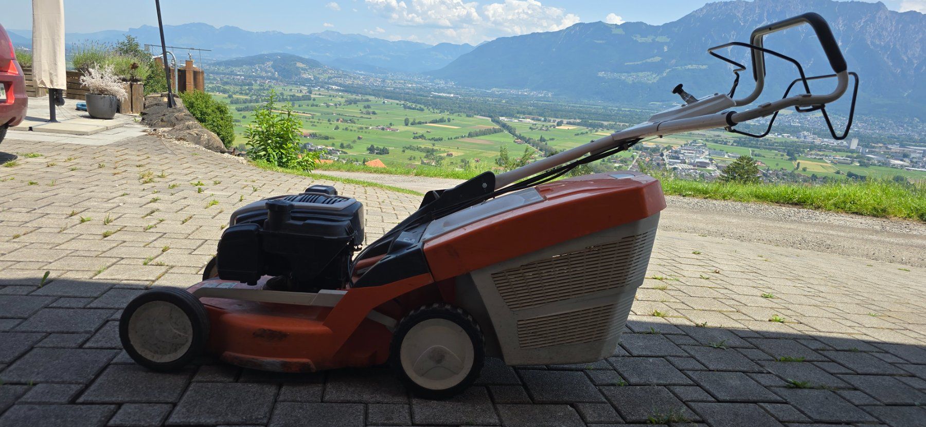 Stihl Tondeuses à gazon: Stihl Benzien Rasenmäher – D'occasion à Grabs par Tp48p