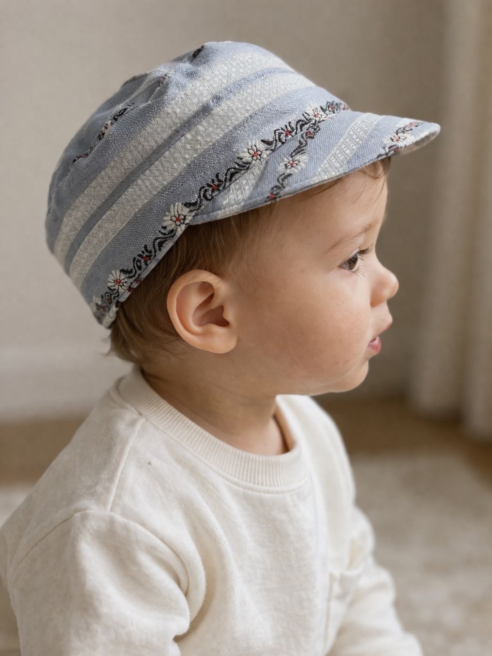 Altro abbigliamento per bambino: Kappe 48- 52cm im Edelweiss-Look NEU – Nuovo e nell'imballaggio originale da Delley venduto da Schwiizy 1